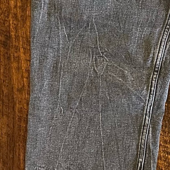 Abercrombie & Fitch | High Rise Mom Jean, Washed Black - Picture 10 of 10